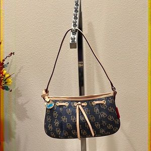 💗💗Host Pick 7/16/23💗💗NWT, “Dooney&Bourke” Signature Style, Handbag. Natural